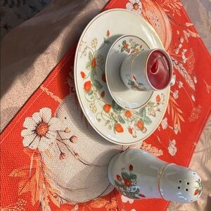 Vintage 1978 Avon porcelain Strawberry Pattern Set